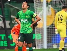 MK体育- 埃因霍温清晨豪取连胜；志在德甲名次提升；球迷炸锅；轮换策略成焦点