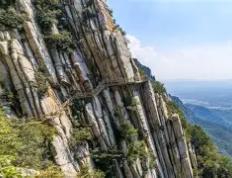 MK体育-嵩山雷霆队鏖战徽州金雕队，体操预选赛火力全开，转换速度占优。精神属性拉满(河南嵩山龙门比赛直播)