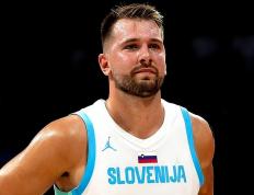 MK体育-东契奇在美国队比赛中高光表现，关键助攻引发热议！的简单介绍